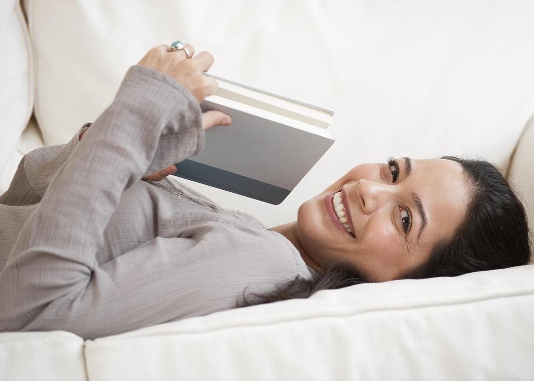 Gredivel Vasquez — lifestyle commercial still, reading at home