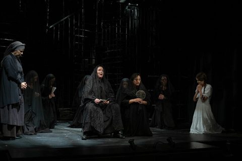 The cast of La casa de Bernarda Alba on stage at Repertorio Español, New York