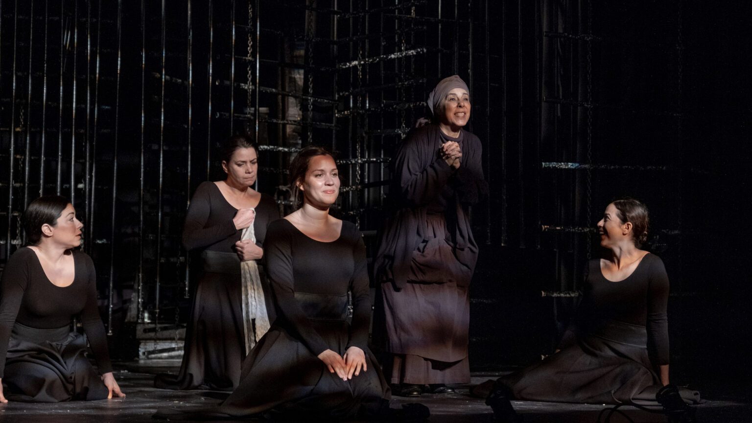 Cast of La casa de Bernarda Alba at Repertorio Español, with Gredivel Vasquez