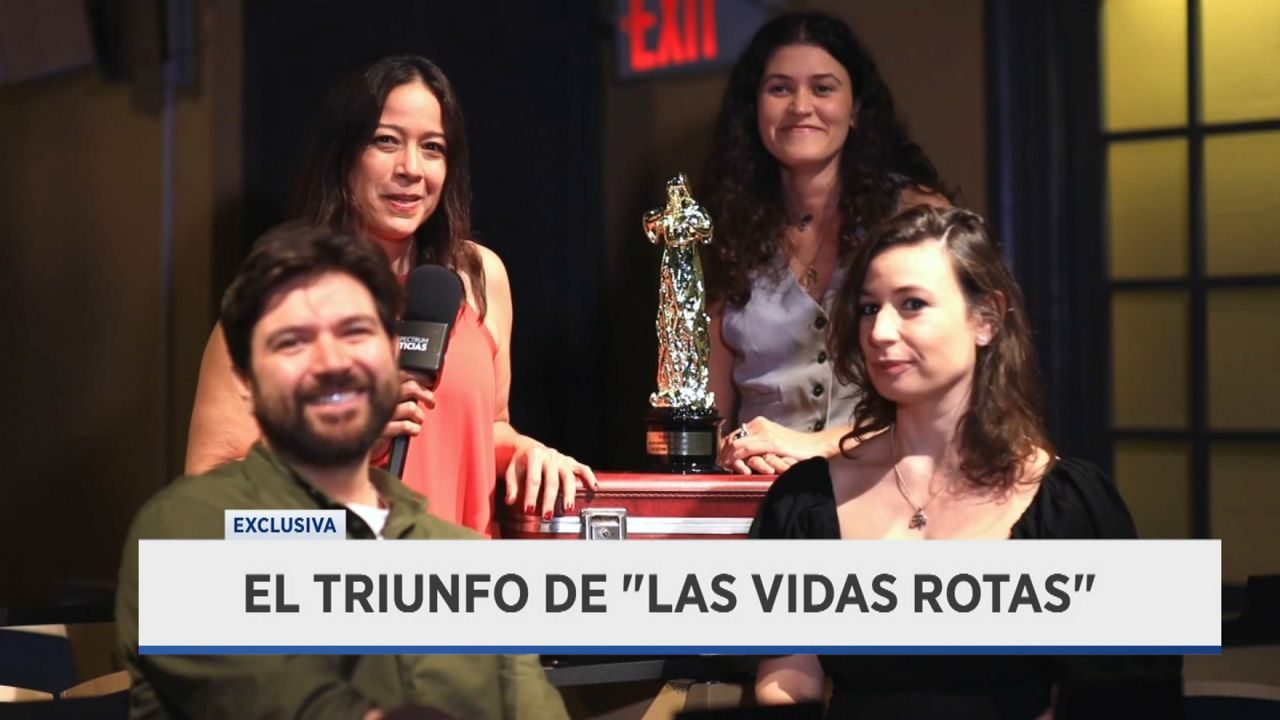 Gredivel Vasquez on Spectrum Noticias for Las Vidas Rotas and its Premio Talía